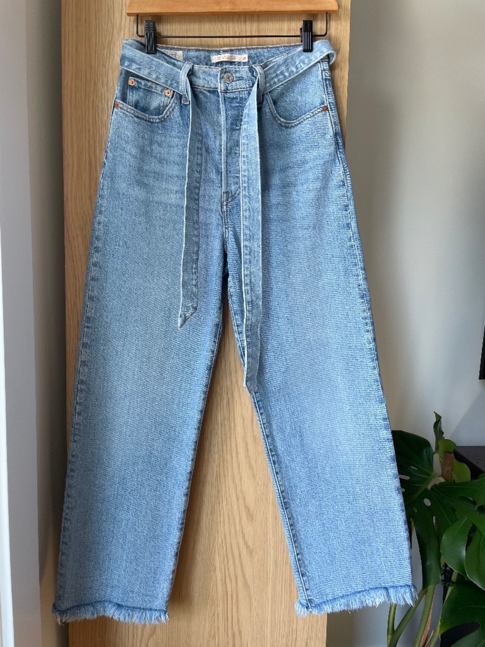 Levi’s Ribcage Straight Jeans - Size 28